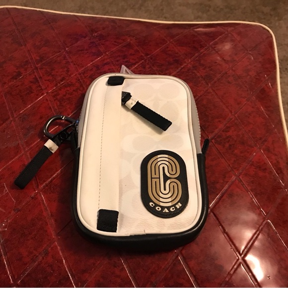 North/South Hybrid Pouch In Colorblock Signature Canvas With Coach Patch - Picture 1 of 9